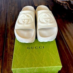 Gucci Miami soft pool slides size 40 (10)